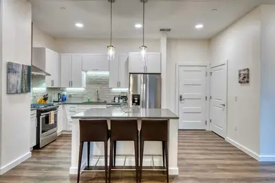 Image de Gorgeous Apt Near Shipyards with Pool