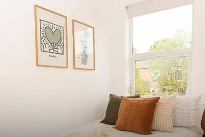Image de Bright and Inviting 2 bed home | Free Parking