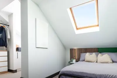 Image de Stunning Studio Apartment | Free Parking & Wi-Fi