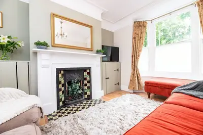 Image de Inviting and Warm Home | Free Wi-Fi and Parking