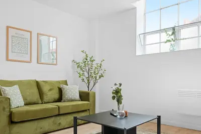 Image de Charming Apartment | Free Parking and Wi-Fi
