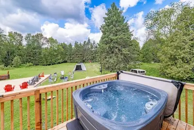 Image de Kawartha Lakes Cozy Cottage Retreat with Hot Tub
