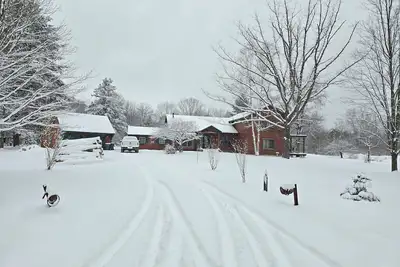 Image de Gorgeous, Secluded Large Log 4 Bedroom Cabin with a pond view on several acres!