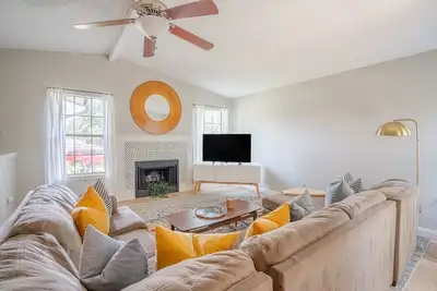 Image de King Beds, Free Parking, 4 br | Copano