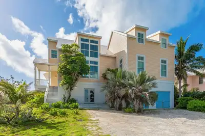 Image de Cheers - Your Perfect Beachfront Escape with Private Dock Slip Pool Ocean