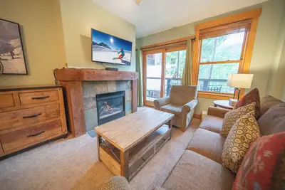Image de Home-Like Condo, Near The Gondola in River Run!