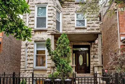 Image de 2-Story 4-Bedroom Condo:  3-minute walk to Wrigley Field. King Bed