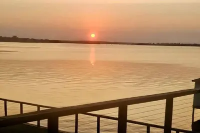 Image de Lakefront Retreat Paradise