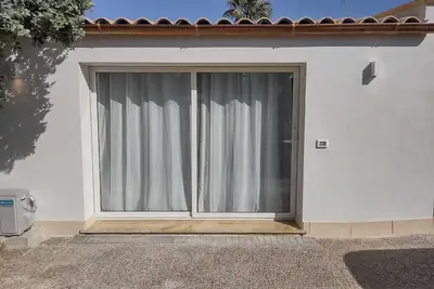 Image de One hundred steps from the sea