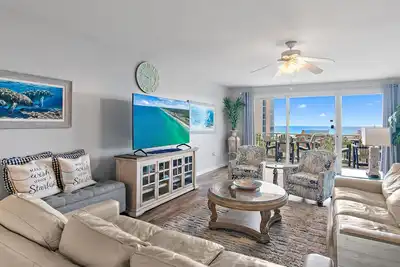 Image de 3br Condo with 2 King Suites + Bunk Room, Pool & Beach Access | Beach Therapy