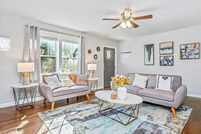 Image de Charming Atlanta 3-bedroom house with a Hot tub