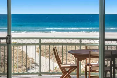 Image de Golden Sea 12 - Absolute Beachfront Bilinga - Min. 3 Night Stays!