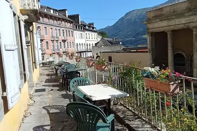 Image de n4 studio 5 personnes dans les pyrennees a  luz saint sauveur