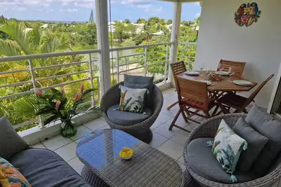 Image de T3 tout confort, piscine, réserve d'eau, à Ste-Anne, proche plage de Bois-Jolan.