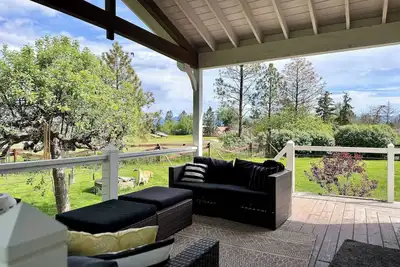 Image de Spacious Cottage - pond/mountain views/fenced yard