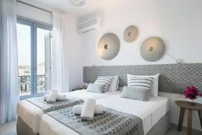 Image de Double twin-bed with a sea view - Aurora Spetses