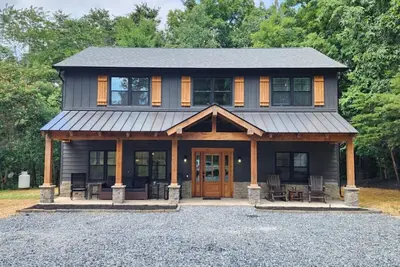 Image de Happy Hollow Barndominium Retreat