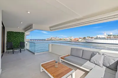 Image de The Wharf 5d city apartment, overlooking Annabay, downtown Willemstad