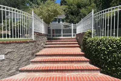 Image de Charming 3bd 3 ba house in serene Burbank above Sunset Cyn 30+ day rentals only