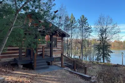 Image de Camp Makwa 3-Bed 3-Bath Nostalgic Cabin in Harshaw