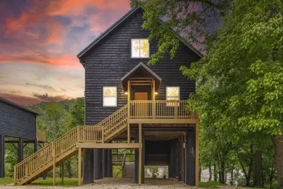 Image de Big Riverfront Cabin #5 on the James! Sleeps 12, #5 of 5 Cabins