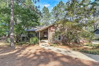 Image de Charming Pinehurst Getaway w/ Golf Course View!