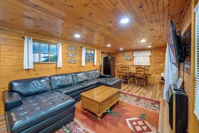 Image de 6 Mi to Town: Robbinsville Apt w/ Deck & Grill