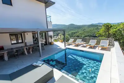 Image de Nouveau! Maison de standing avec piscine et climatisation à 3 min des plages