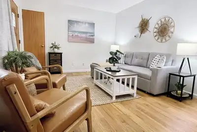 Charming 2-bedroom house with views of Cedar Point!
