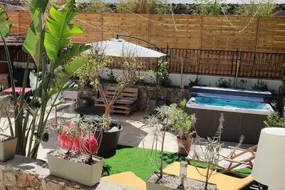 8 personnes/ 2 magnifiques appartements dans une villa avec jacuzzi idéal situé