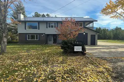 Image de Large newly renovated house. Cozy and convenient.