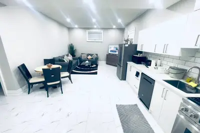 Image de Getaway Custom Luxurious Home & Affordable Price