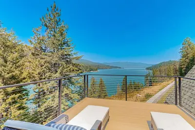 Image de Gorgeous mountain home with dock, lake views, Kayaks & Hiking Trails