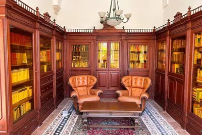 Image de Historic home with large garden and swimming pool, pets allowed