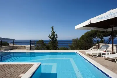 Image de 4 Bdr Villa Private Pool and Stunning Sea Views