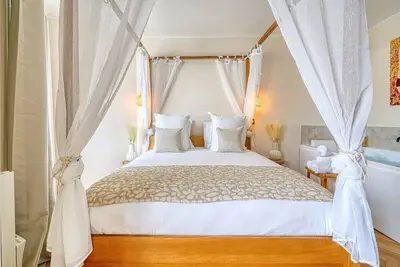 Image de The Place To Be Paris Defense