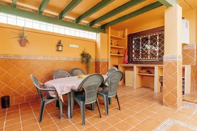 Image de Acogedor Hogar en Cádiz con Patio y Amenidades Deportivas