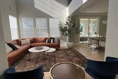 Image de Luxurious Golf Course Retreat