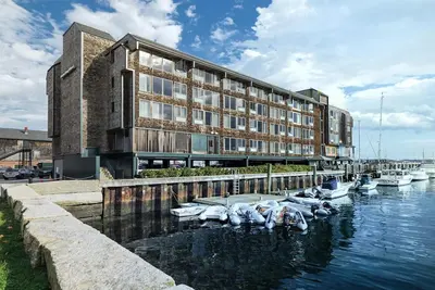 Image de 1 Bedroom Nautical New England Escape At Wyndham Inn on Long Wharf