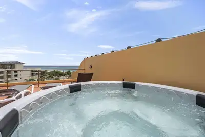 Image de Beachfront - Bella Vista Penthouse 2br condo - E523