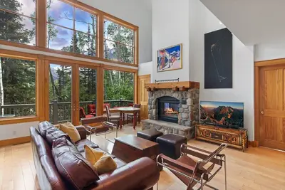 Image de Private Home So Close to Slopes Chalet with Fireplace