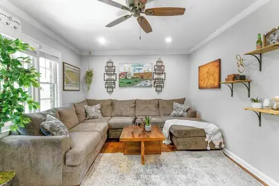 Image de Charming 3-Br pet-friendly house in desirable N. Columbus close to Fort Moore