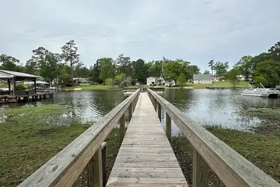 Image de Charming 4-bedroom Waterfront house with Ac and WiFi on Lake Marion