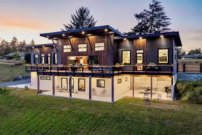Image de Modern Chalet - Luxury Home, Mnt Views, Hot Tub, Ev Charger