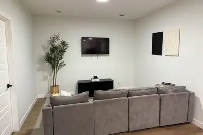 Image de Suite confortable de deux chambres dans le sud-ouest de Calgary