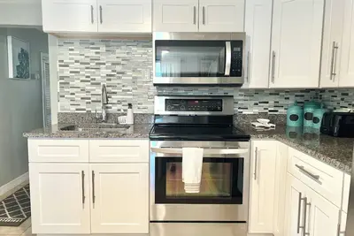 Image de Tiny Cottage 3-Bedroom Sleeps 6: w/WiFi in Marvelous Bradenton 10 min from Img