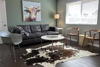 Image de The Starlight~ Tempe 4br 2Bath home near Airport/Asu~Open design & themed rooms!