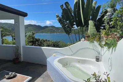 Image de Sea Shine - Honeymooners retreat w\/ big water view