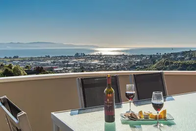 Image de Sunny Bayview Retreat - Tranquil Hideaway with Stunning Bay Views