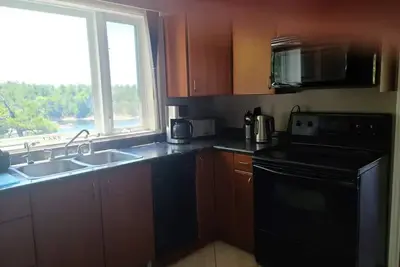 Image de Feathery Pines cottage with sauna and sunset views